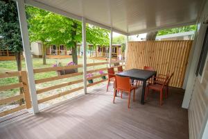 Vonkajšia záhrada v ubytovaní Mobile Home