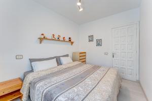 Voodi või voodid majutusasutuse Wonderful apartment with a Sea view, WiFi, Pool toas