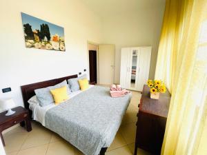 a bedroom with a bed and a dresser at Regina Beach Holiday Apartments in Tirrenia