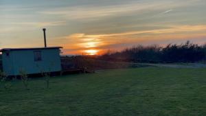 The sunrise or sunset as seen from az apartmanházakat or nearby