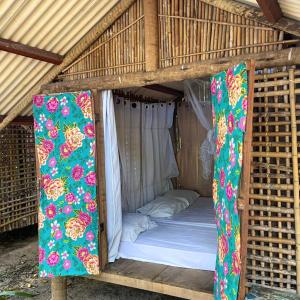 a bed in a wicker bed frame in a room at Cabana Caiçara Praia do Sono Paraty RJ in Paraty