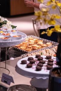 a buffet of cookies and other desserts on a table at Black Stream Hotel in Ribeirão Preto