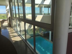Bazén v ubytovaní Studio avec Piscine résidence Natureva by 8H alebo v jeho blízkosti