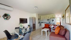 Η κουζίνα ή μικρή κουζίνα στο San Lameer Villa 2502 by Top Destinations Rentals +21 φωτογραφίες