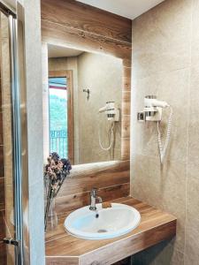 a bathroom with a sink and a mirror at Końska Dolina in Tylicz