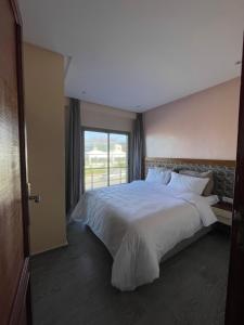 Een bed of bedden in een kamer bij HOTEL DEL MAR MAZAGAN
