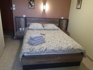 Posteľ alebo postele v izbe v ubytovaní L'auberge des quatre routes