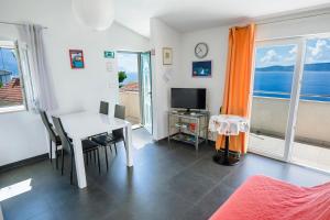 TV a/nebo společenská místnost v ubytování Apartments 1234