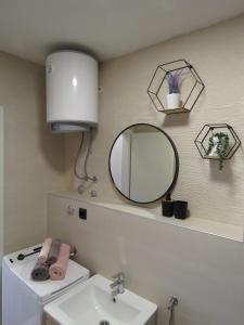 Ένα μπάνιο στο Nevera Apartment