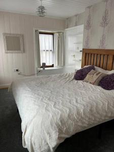 Postel nebo postele na pokoji v ubytování Cobblers Cottage