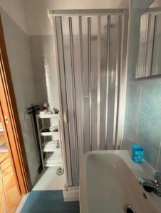 a bathroom with a shower with a tub and a sink at Casa Rosy.S in Pozzuoli