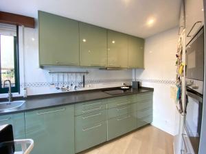 Kuchnia lub aneks kuchenny w obiekcie sabaris -BAIONA a 200 metros de Playa Ladeira
