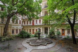 Vonkajšia záhrada v ubytovaní Liszt Studio