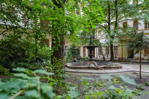 Vonkajšia záhrada v ubytovaní Liszt Studio