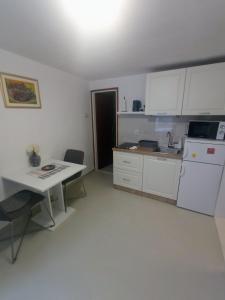 Kuchyň nebo kuchyňský kout v ubytování Apartments & room Ivica Split