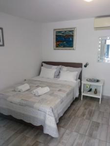 Postel nebo postele na pokoji v ubytování Apartments & room Ivica Split
