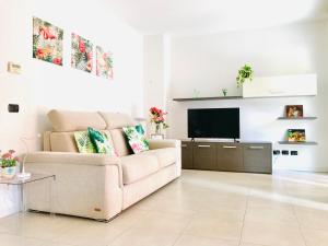 A television and/or entertainment centre at Stepandgo Milano Navigli