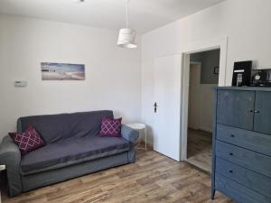 a living room with a couch and a dresser at Ferienwohnung und Monteurwohnung Schulz in Königs Wusterhausen
