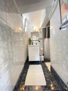 مطبخ أو مطبخ صغير في Private Apt. Acropolis View. Top Floor. Koukaki