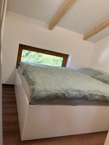 Postel nebo postele na pokoji v ubytování U Králíka, apartmán H, 3 samostatné ložnice - mezonet, 3 vlastní parkovací místa, v klidu, přitom v centru zábavy