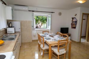 Nhà bếp/bếp nhỏ tại Apartment Pojatica Sumartin