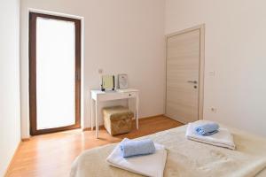 Postel nebo postele na pokoji v ubytování Apartments Andrea I