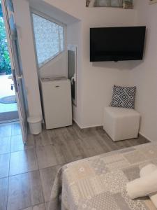 TV a/nebo společenská místnost v ubytování Apartments & room Ivica Split