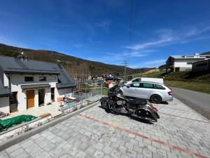 Nespecifikovaný výhled na hory nebo výhled na hory při pohledu z apartmánu
