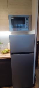 a microwave on top of a refrigerator in a kitchen at NarvaCenter 2 in Narva