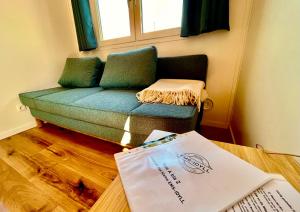 Istumisnurk majutusasutuses Tinyhouse „Kleines Ems-Idyll“