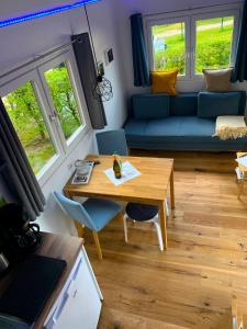 Istumisnurk majutusasutuses Tinyhouse „Kleines Ems-Idyll“