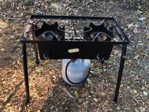 Gril dostupný pro hosty v luxury tent
