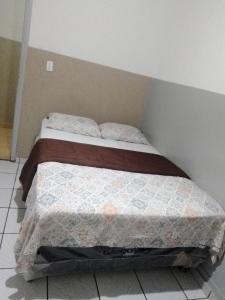 a bedroom with a bed in a room at Hotel Avenida in Bauru