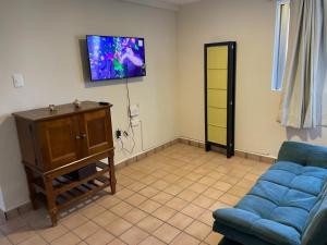 a living room with a couch and a tv on the wall at Departamento centro de Boca del Río in Boca del Río