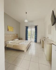A bed or beds in a room at Banos Apartments and swimming pool