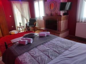 Posteľ alebo postele v izbe v ubytovaní Elena's villa