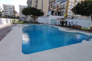 Bazén v ubytování Precioso apartamento frente a la playa nebo v jeho okolí