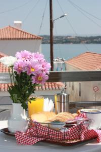 Foto dalla galleria di Kastro Hotel a Spetses