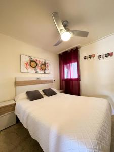 Łóżko lub łóżka w pokoju w obiekcie Apartamentos Be Suites Primera Linea
