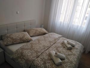 a bedroom with two towels on a bed at Apartman Roko in Ploče