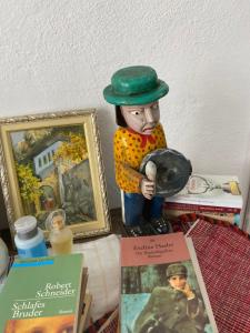 a statue of a man in a green hat holding a hat at North Gate Guest House and Camping in Shkodër