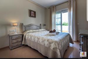 Postel nebo postele na pokoji v ubytování Nerja Zona playa de Burriana