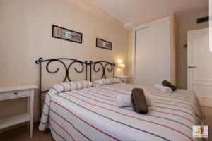 Postel nebo postele na pokoji v ubytování Nerja Zona playa de Burriana