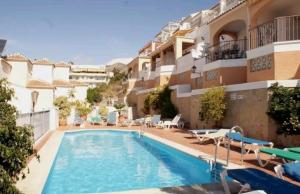 Bazén v ubytování Nerja Zona playa de Burriana nebo v jeho okolí