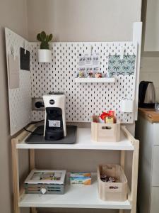 A kitchen or kitchenette at Voi da Noi Intero appartamento con parcheggio privato