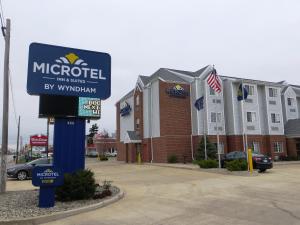Certificato, attestato, insegna o altro documento esposto da Microtel by Wyndham South Bend Notre Dame University