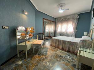 a bedroom with a bed and a table and a table sidx sidx sidx at Casa Juani in Ateca +15 photos