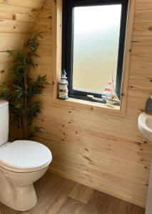 Ένα μπάνιο στο Plumgrove Pod Easkey