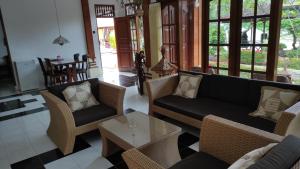Ein Sitzbereich in der Unterkunft Keyani Bungalows Lovina