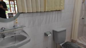 Ein Badezimmer in der Unterkunft Keyani Bungalows Lovina